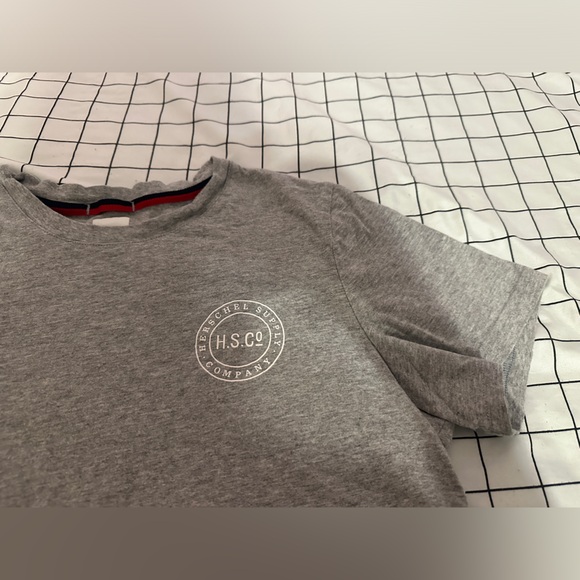 Herschel Tee - Picture 1 of 5